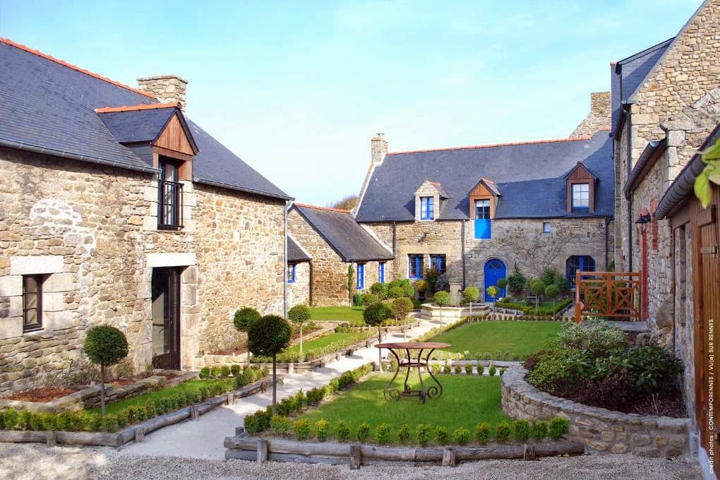 Manoir Des Douets Fleuris: destination wedding venue in 35260 Cancale, France