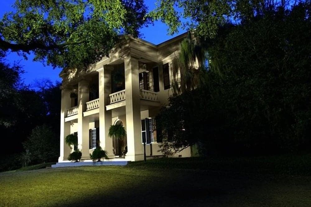 Monmouth Historic Inns and Gardens, wedding venue in Natchez, United States
