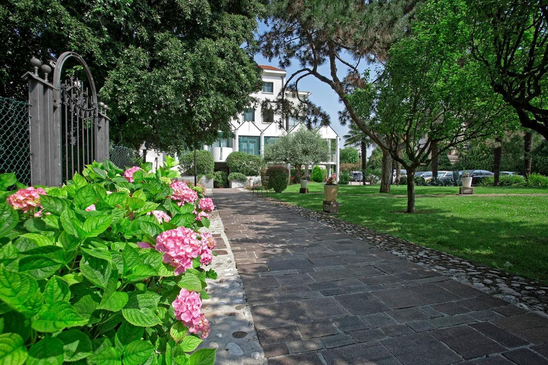 Park Hotel Ai Pini & Restaurant Ai Pini, wedding venue in Chirignago-Zelarino, Italy