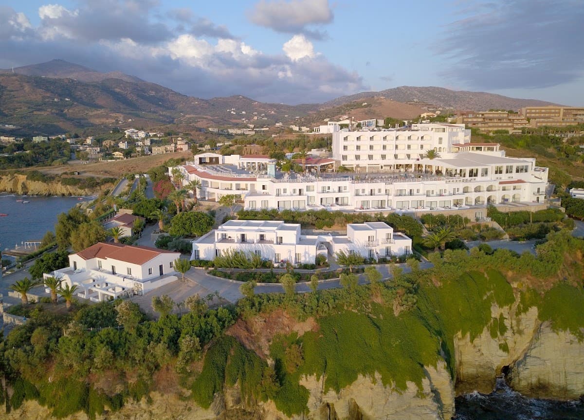 Peninsula Resort & Spa: destination wedding venue in Agia Pelagia 715 00, Greece