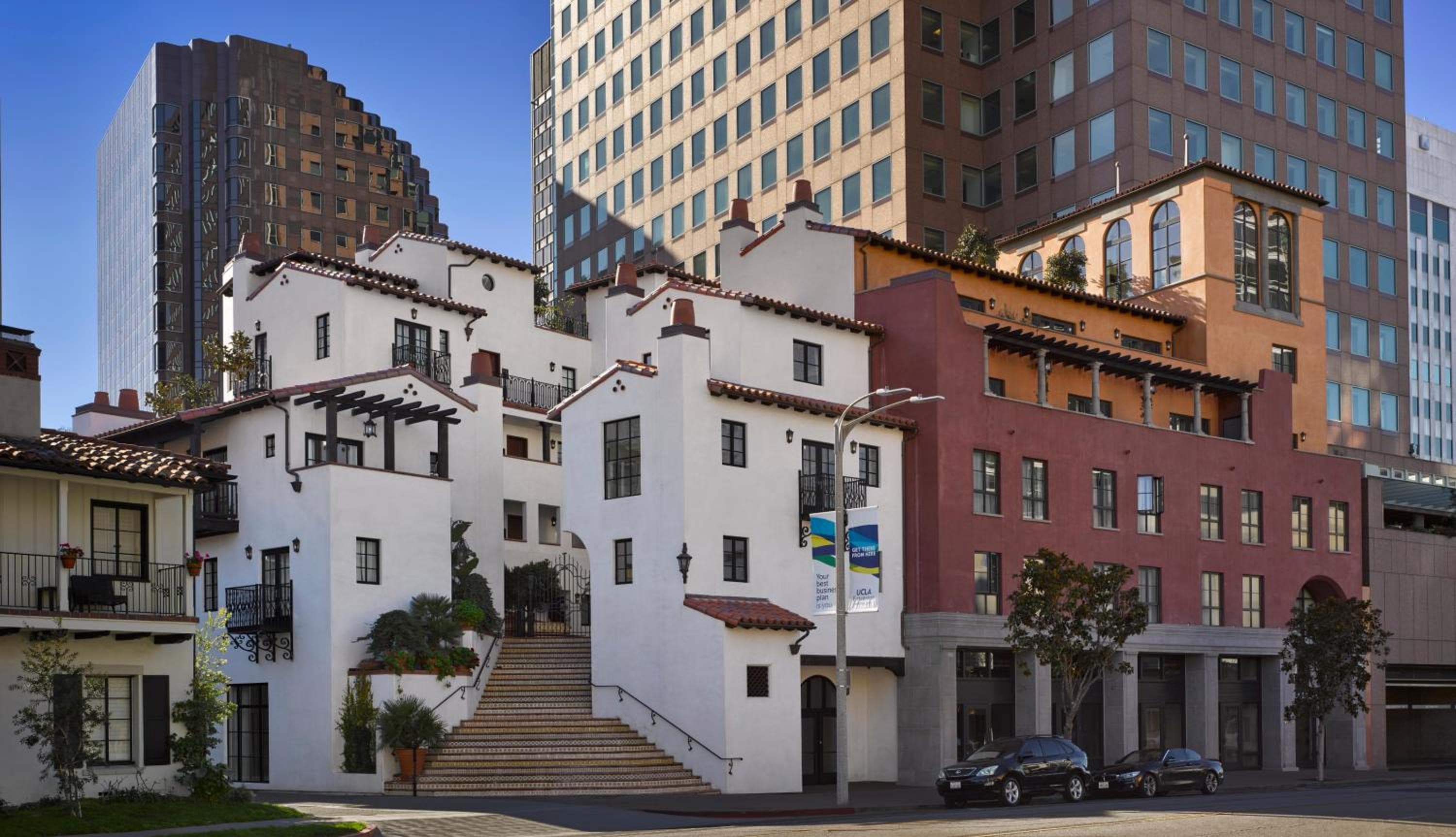 Plaza la Reina, wedding venue in Los Angeles, United States