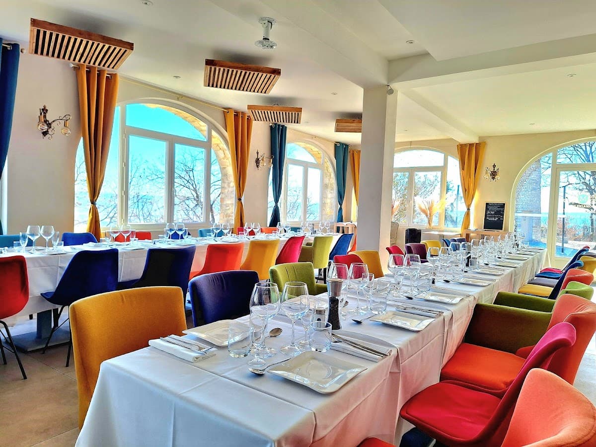 Restaurant - Domaine de la Mautanne: destination wedding venue in 04220 Sainte-Tulle, France