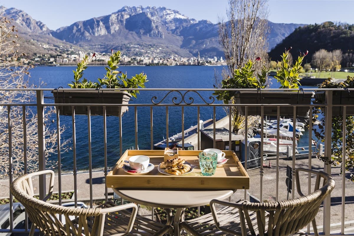Rocopom Luxury Suites hotel vista lago: destination wedding venue in 23868 Valmadrera LC, Italy