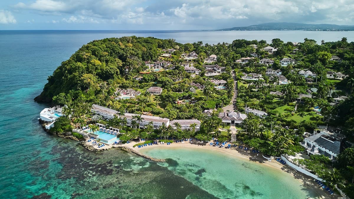 Round Hill Hotel and Villas: destination wedding venue in Montego Bay, Jamaica