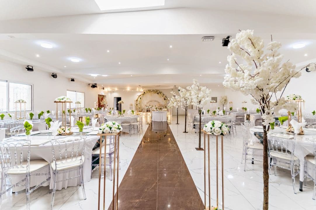 Salle Fantasia Reception - Catering Event Mezieu: destination wedding venue in 69330 Meyzieu, France