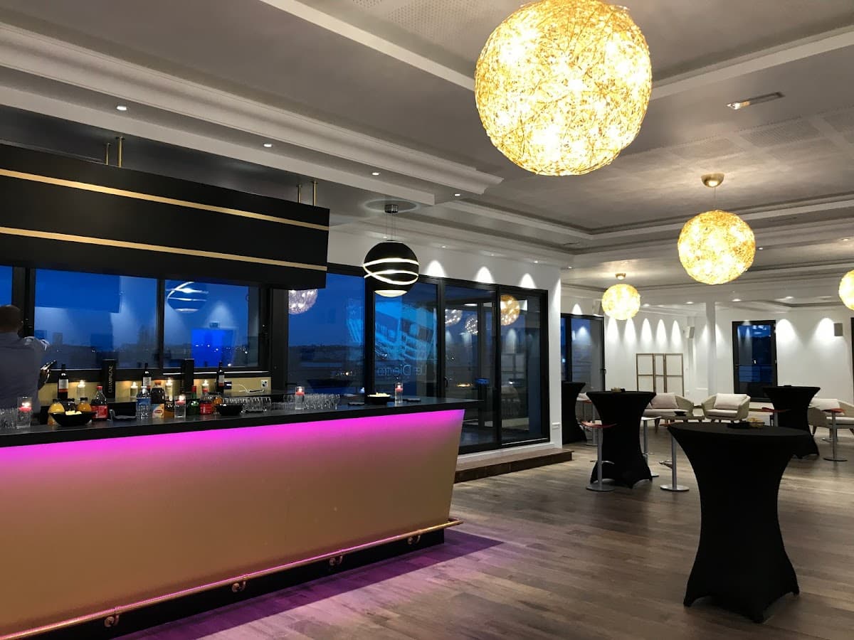 Salons Varenne: destination wedding venue in 93160 Noisy-le-Grand, France
