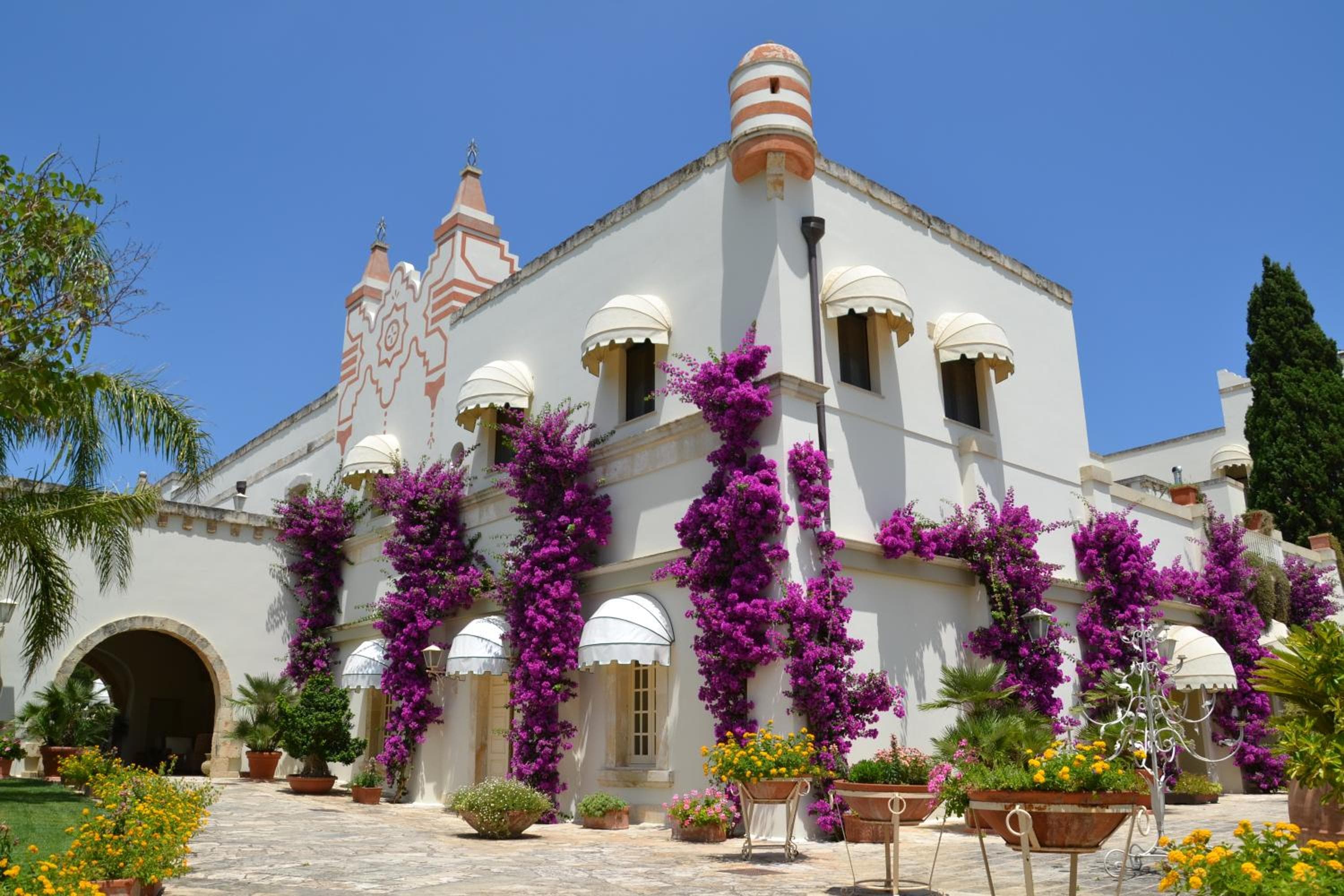 Sangiorgio Resort Hotel & Spa with restaurant, wedding venue in Noha, Italy