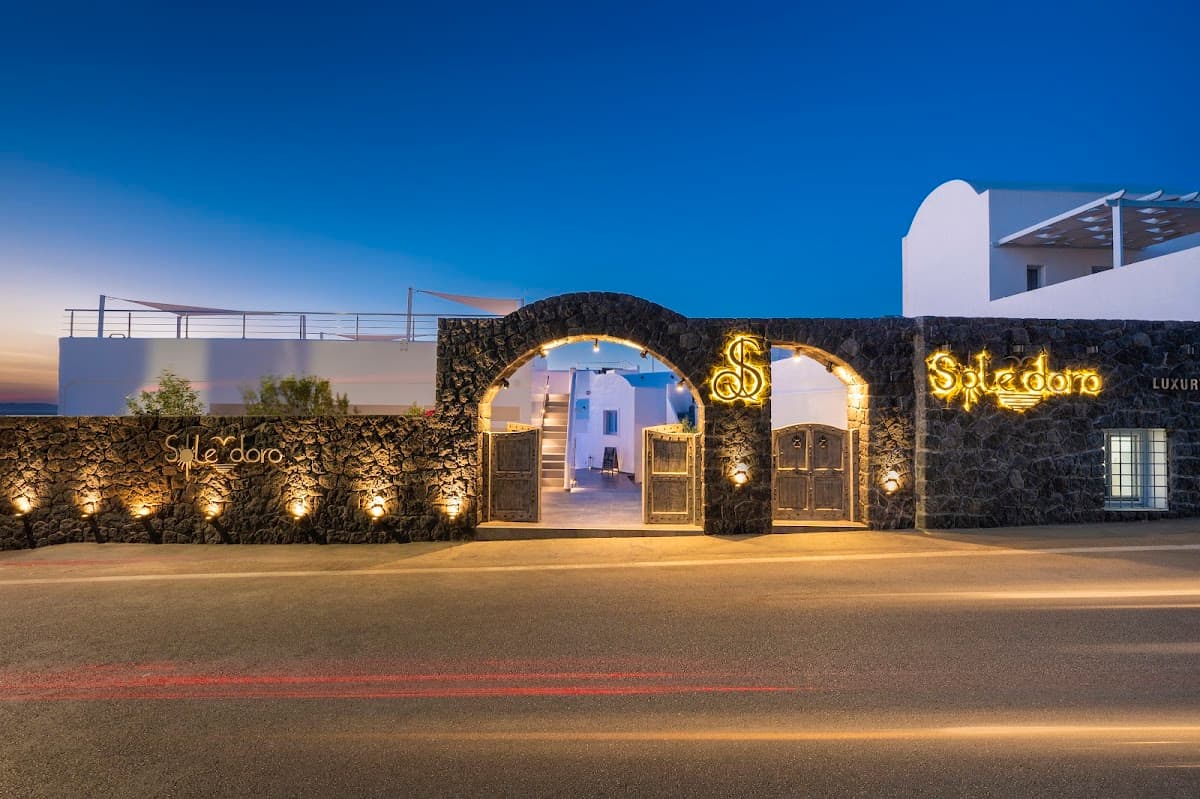 Sole d’oro Luxury Suites, Oia Santorini: destination wedding venue in Oía 847 02, Greece