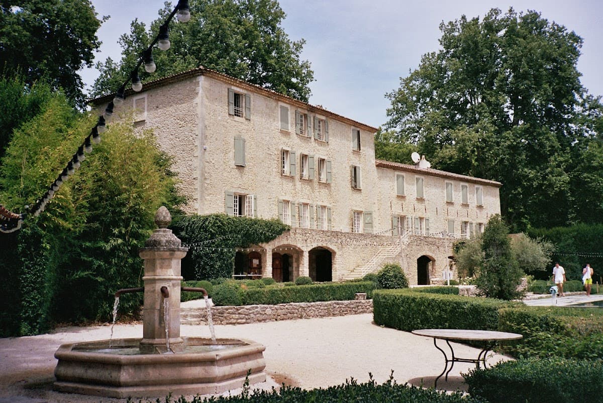The Château du Griffon: destination wedding venue in 84750 Saint-Martin-de-Castillon, France