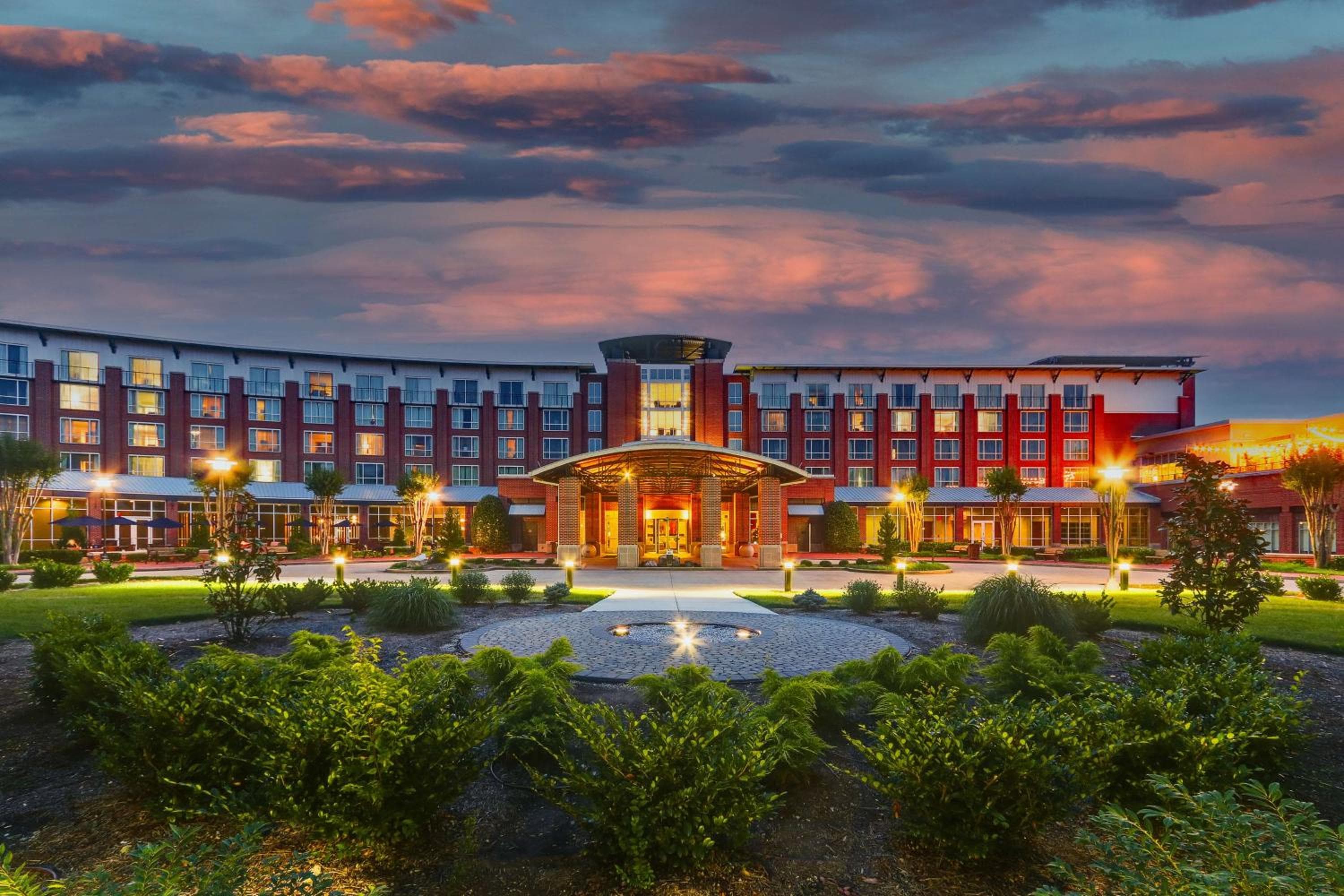 The Chattanoogan Hotel, Curio Collection By Hilton, wedding venue in Chattanooga, United States