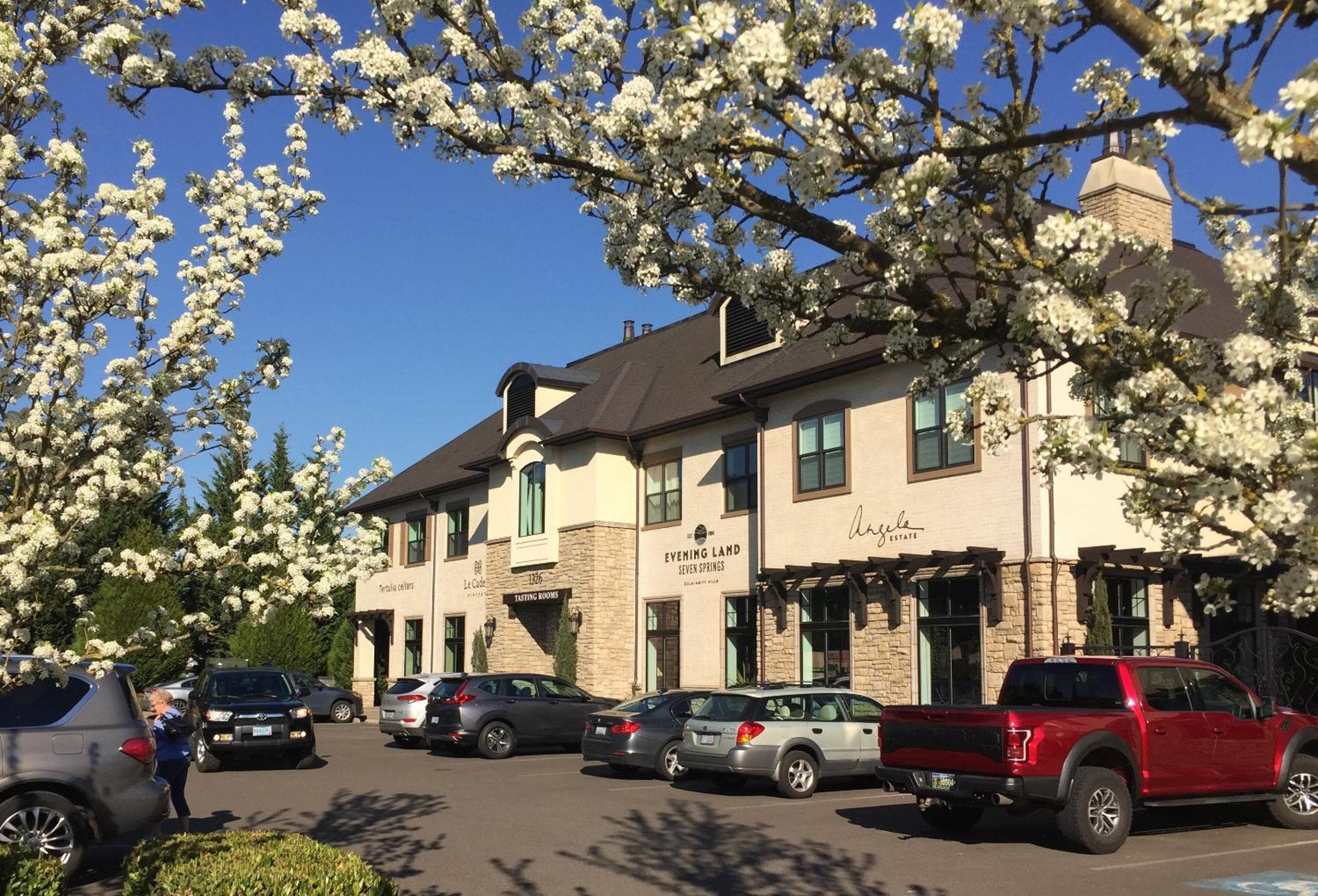 The Dundee - A Trace Hotel, wedding venue in Dundee, United States
