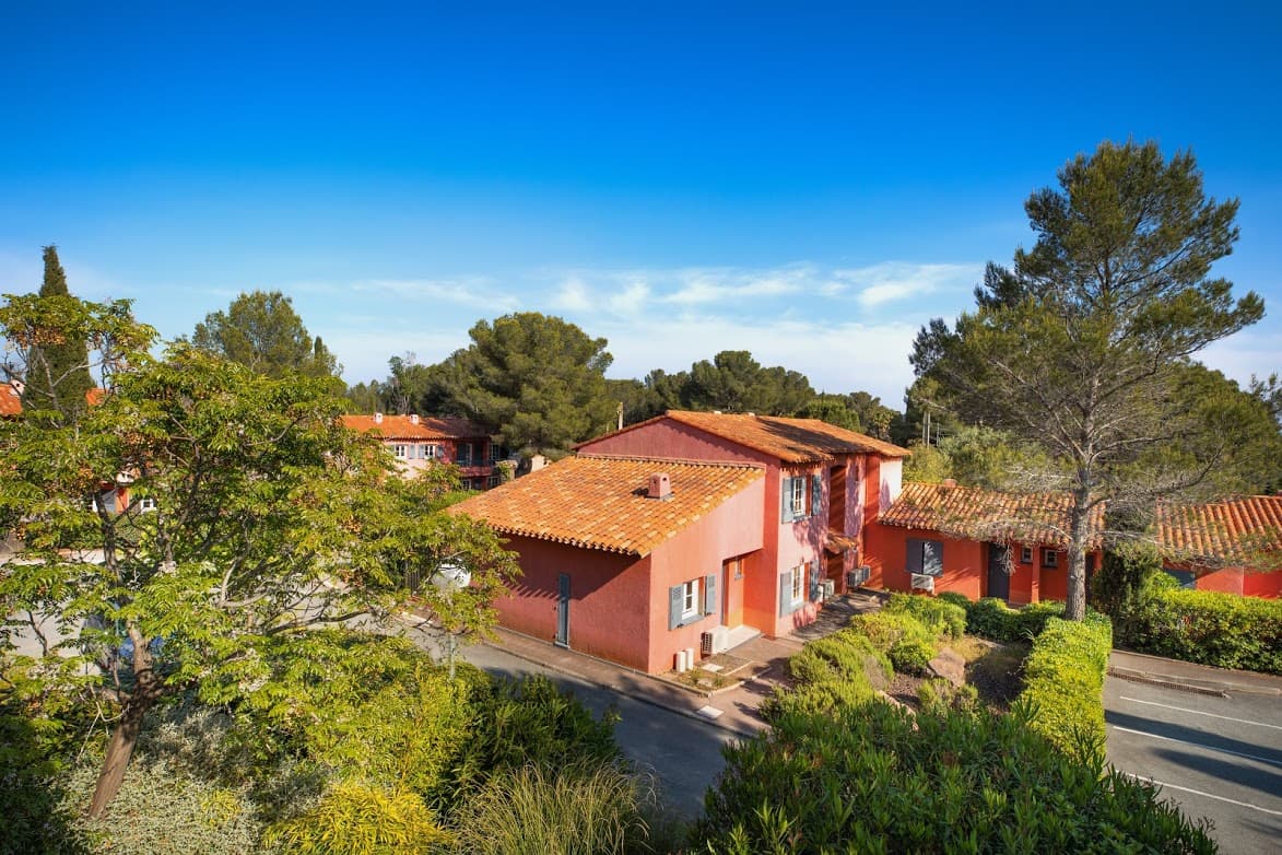 The Green Oaks: destination wedding venue in 83700 Saint-Raphaël, France