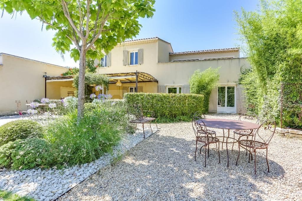 The House Plenitude — destination wedding venue in 84800 L'Isle-sur-la-Sorgue, France