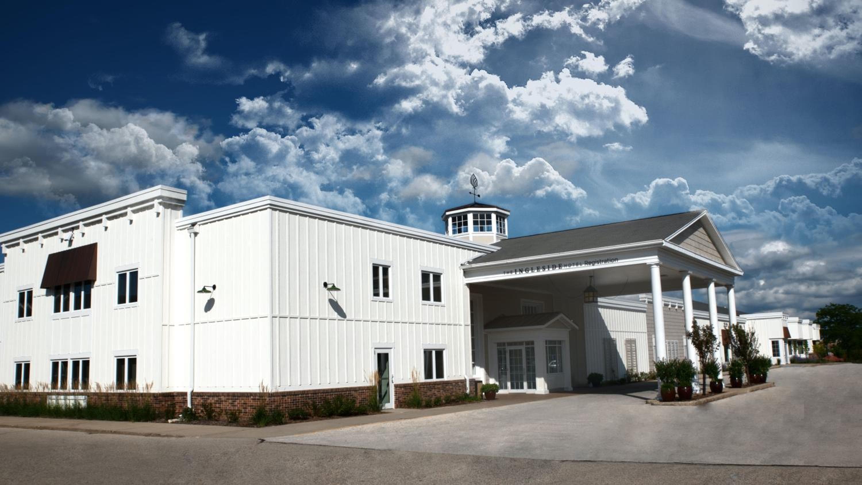 The Ingleside Hotel, wedding venue in Pewaukee, United States