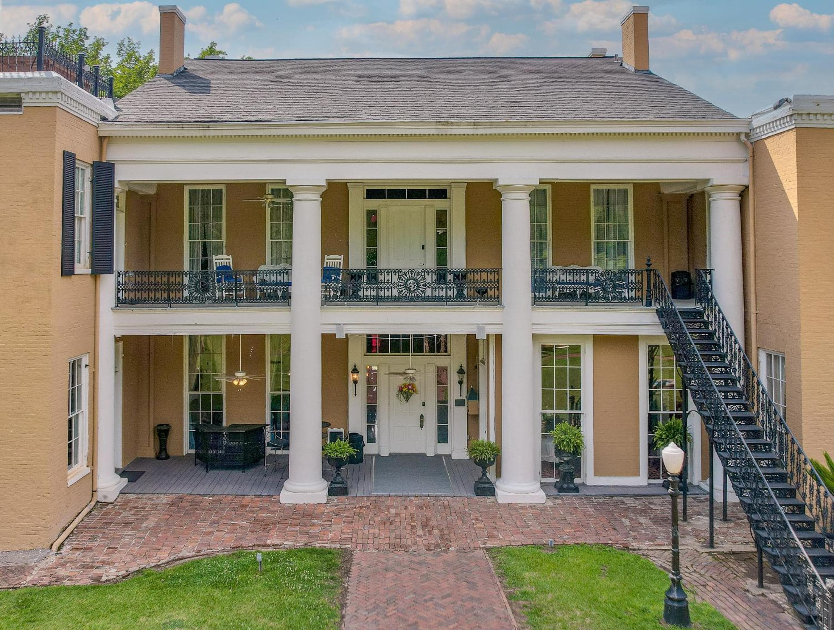 The Inn at Cedar Grove, wedding venue in Vicksburg, United States