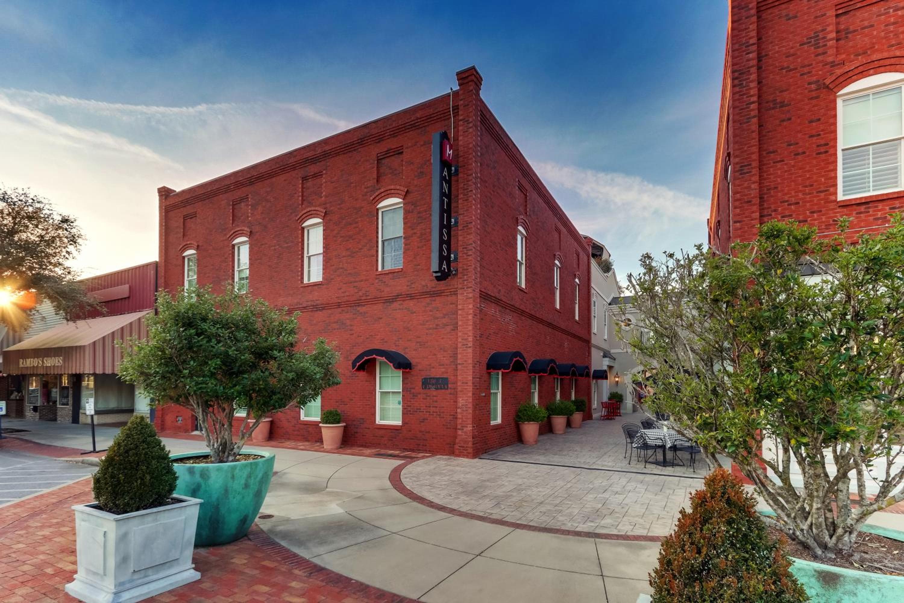 The Mantissa Hotel, wedding venue in Hartsville, United States