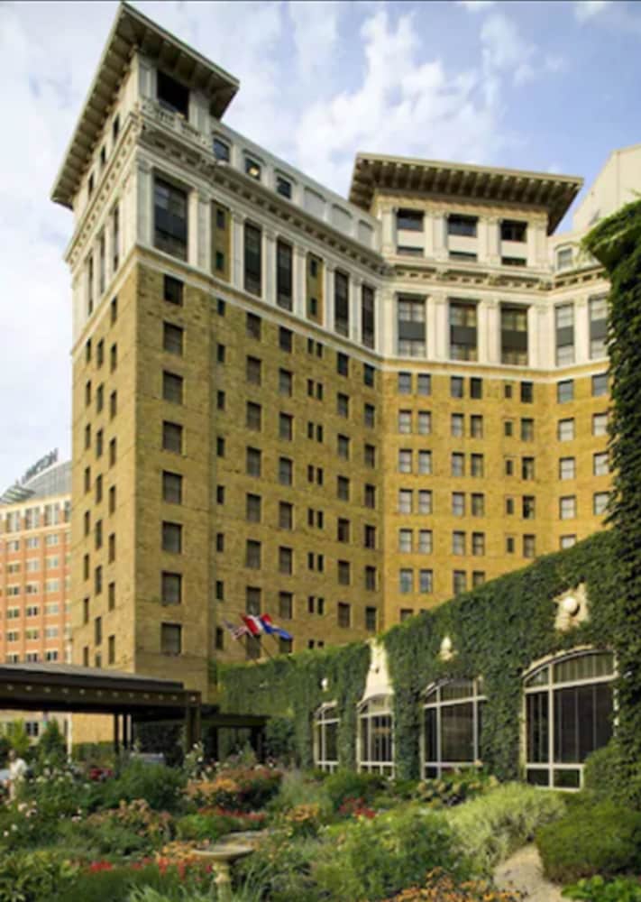 The Saint Paul Hotel, wedding venue in Saint Paul, United States