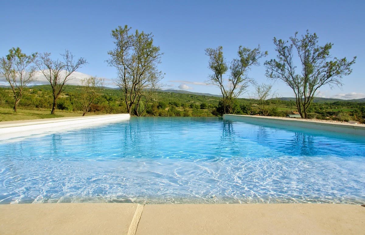 The Sing Bird Houses: destination wedding venue in 04300 Sigonce, France
