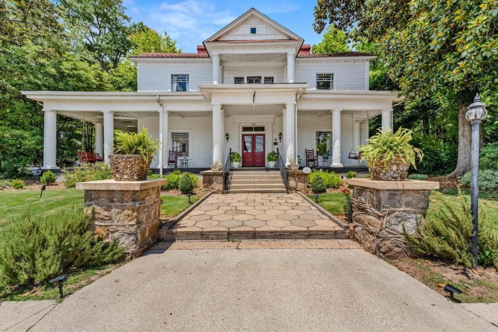 Veranda Historic Inn, wedding venue in Senoia, United States
