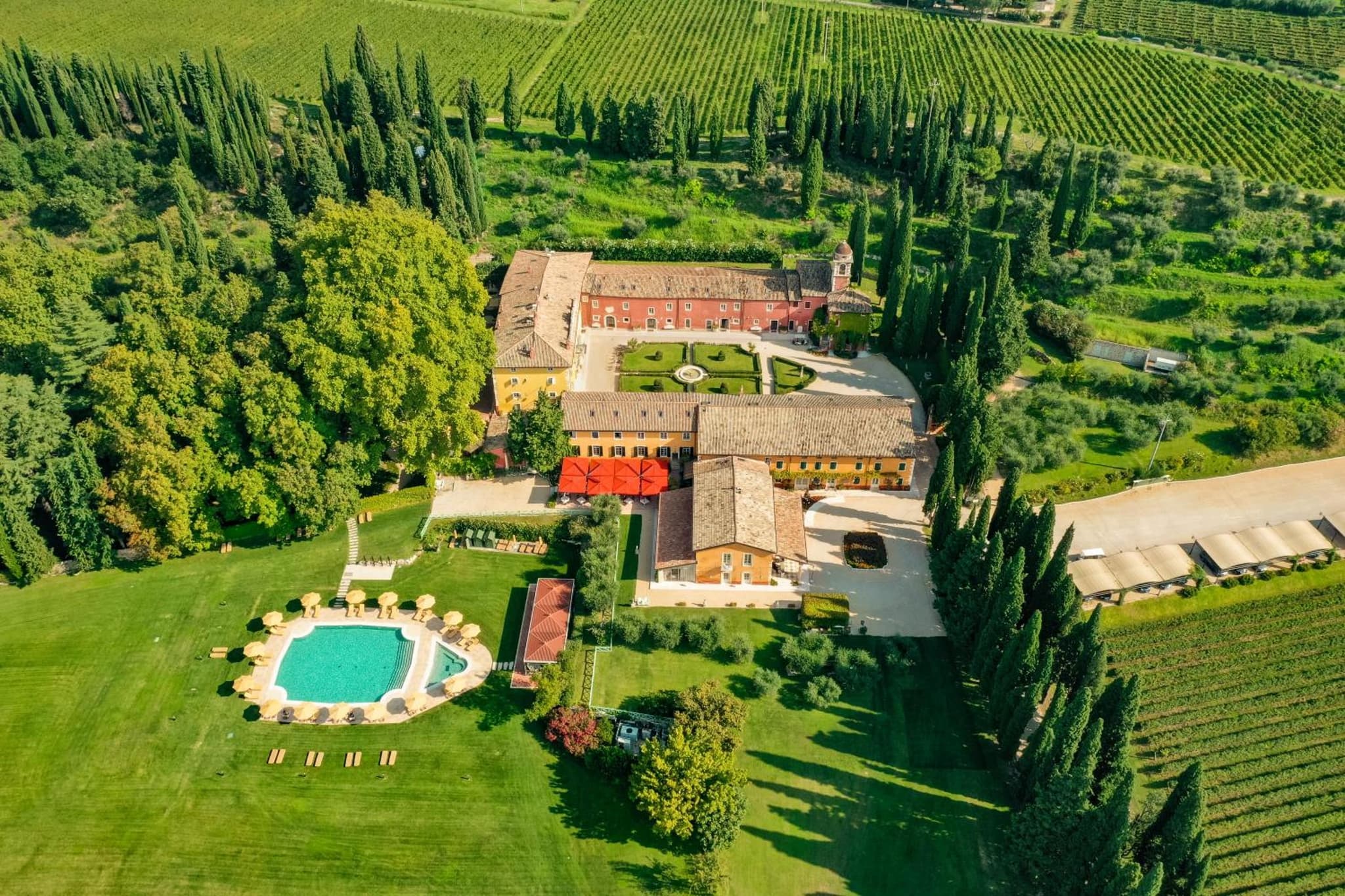 Villa Cordevigo and its park, surrounded by the Villabella vineyards in the Veneto
