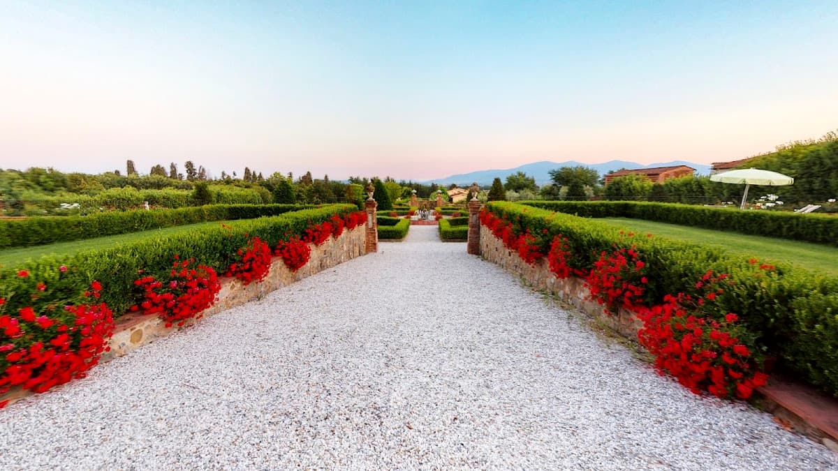 Villa Daniela Grossi - Wedding venue in Tuscany: destination wedding venue in Capannori, Italy