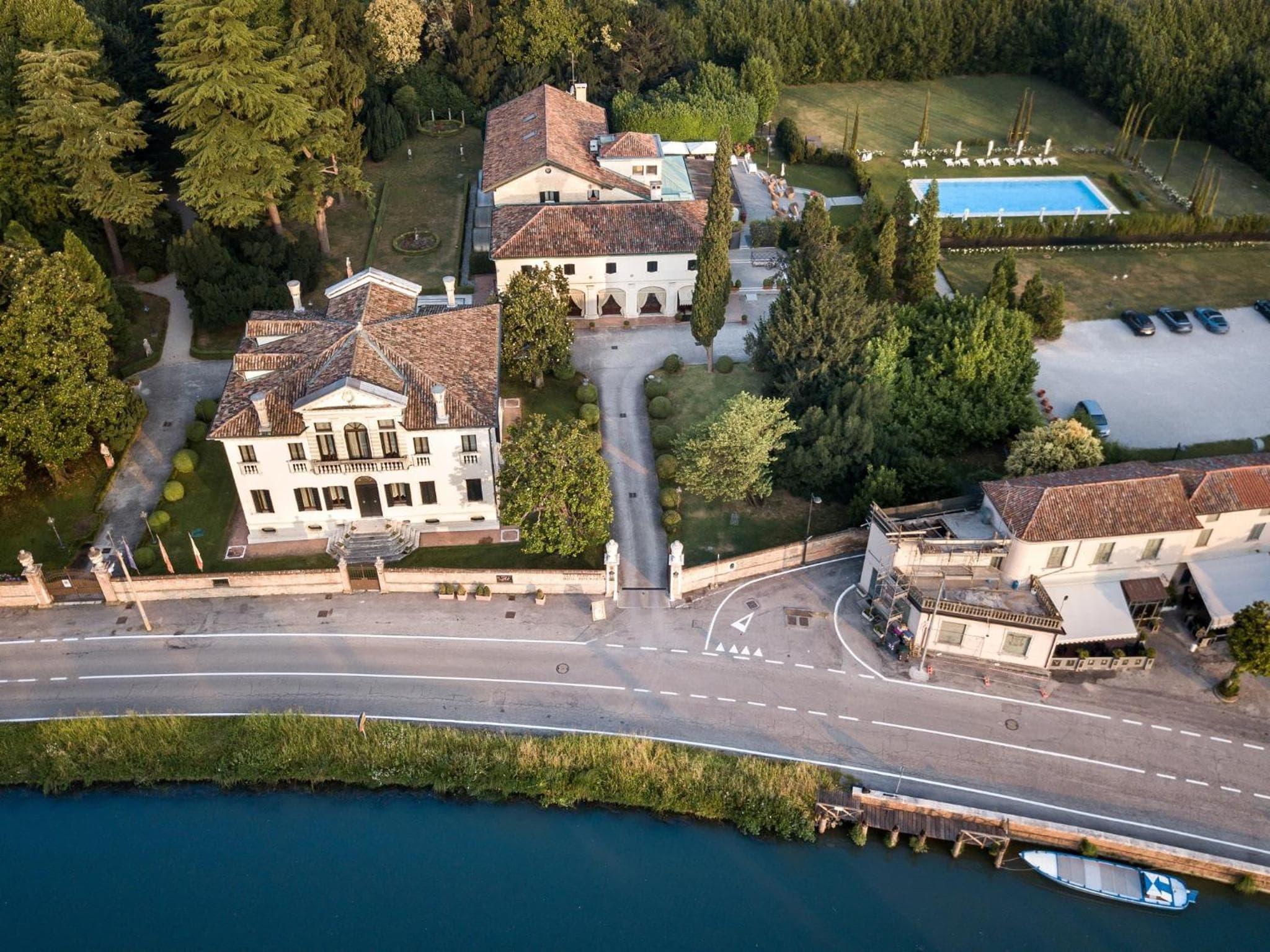 Villa Franceschi Hotel & Resort, wedding venue in 30034 Mira VE, Italy