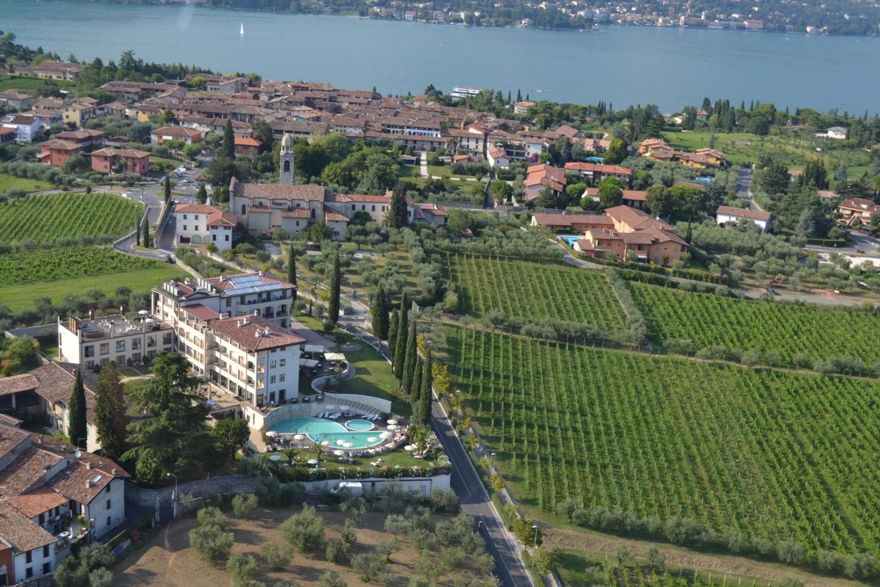 Villa Luisa Resort & Luxury Apartments, wedding venue in 25010 San Felice del Benaco BS, Italy