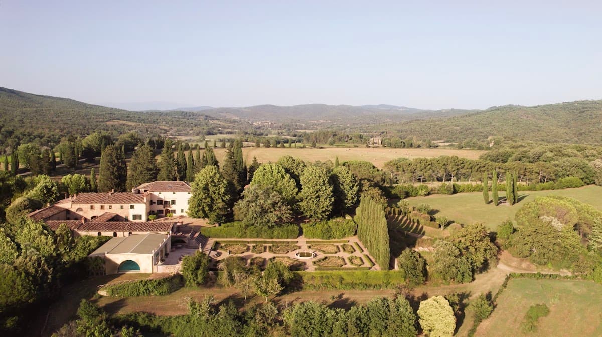 Villa Nemora: destination wedding venue in Montebenichi, Italy