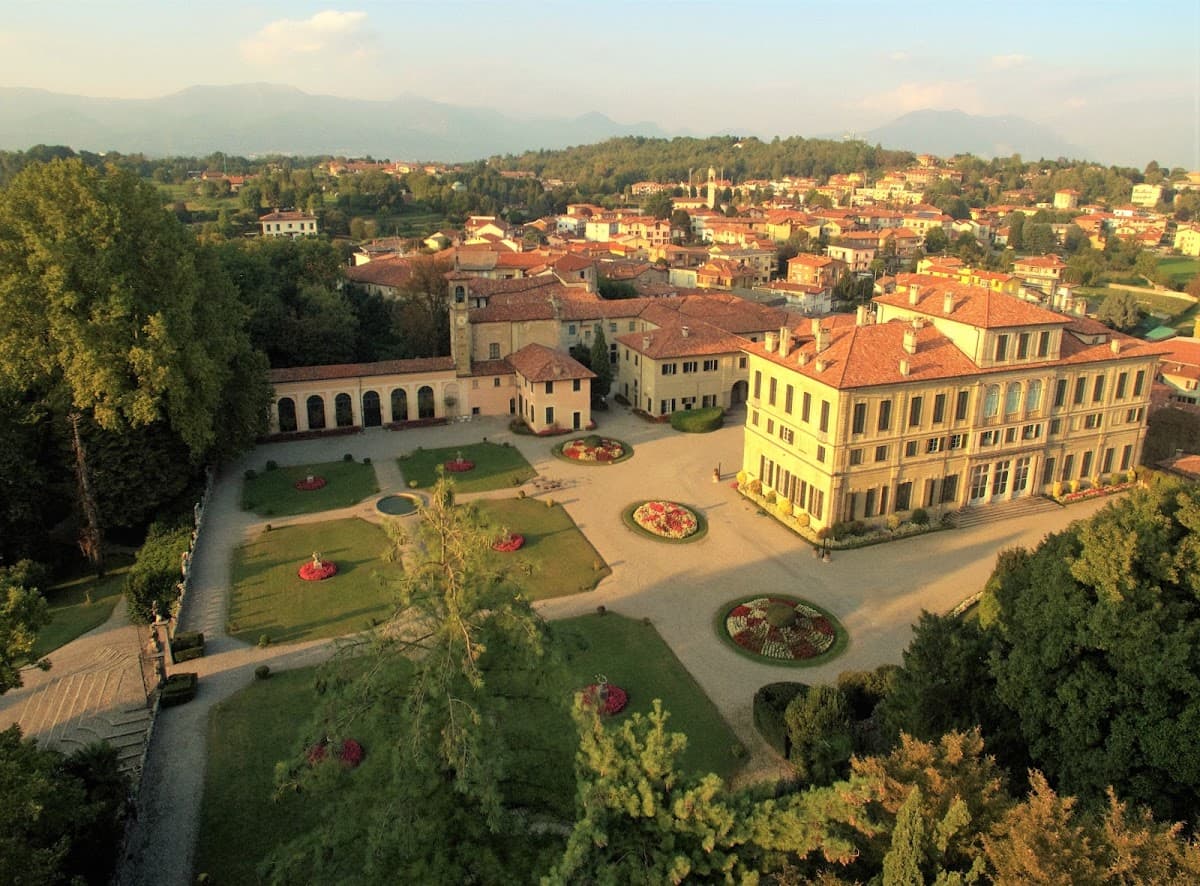 Villa Perego Cremnago: destination wedding venue in 22044 Inverigo CO, Italy