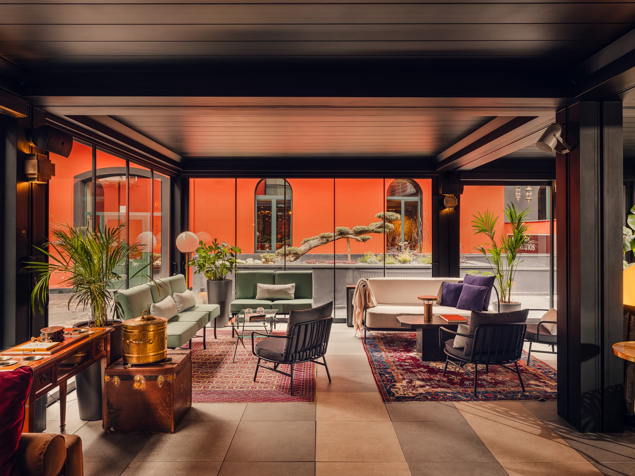 Aethos Milan gardens and grounds, Navigli